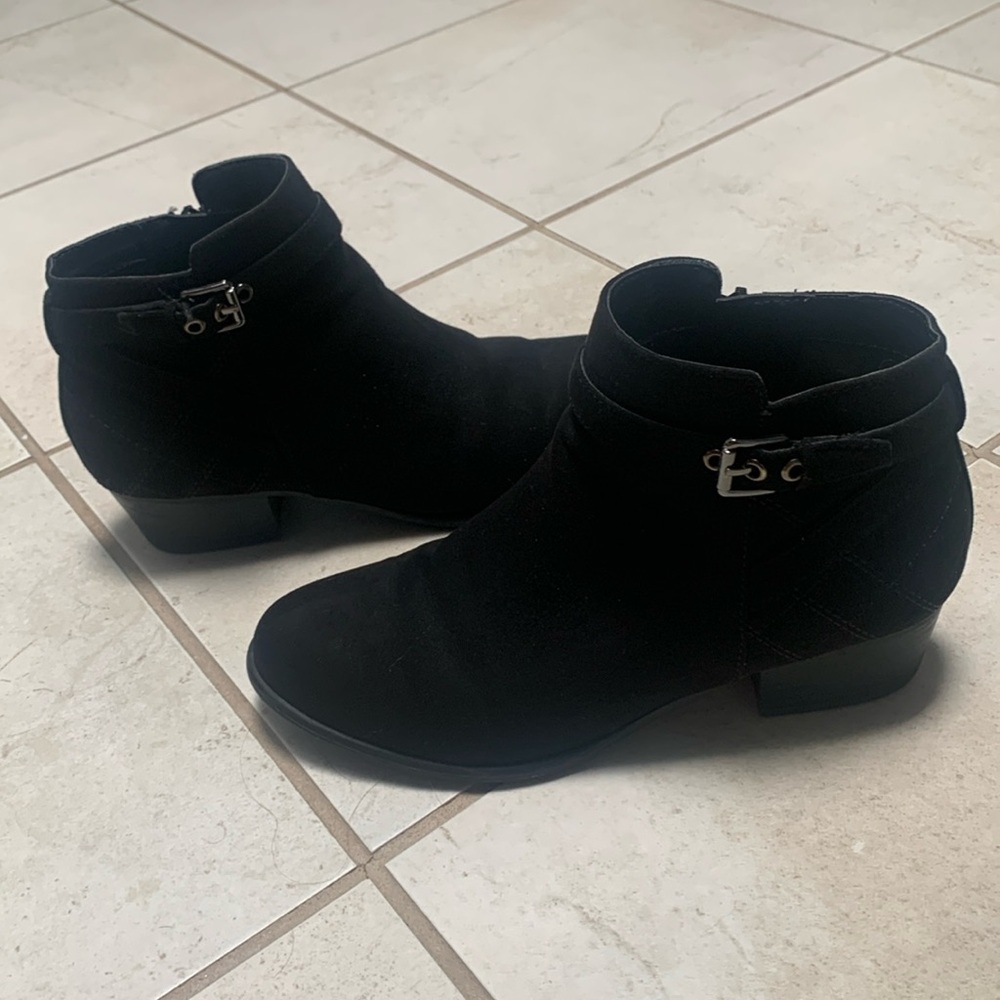 Unisa 7 1/2 womans black ankle boots
